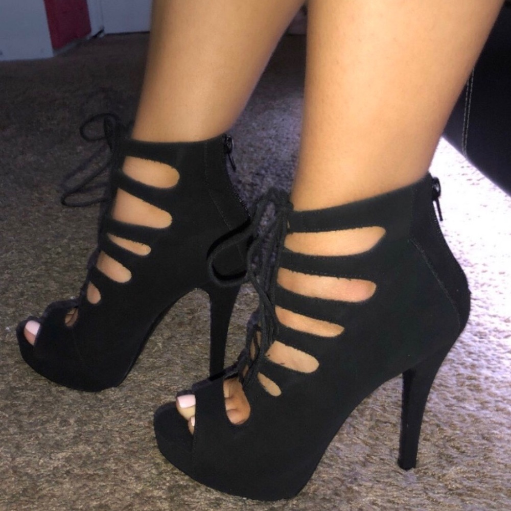 🖤BLACK STRAP HEELS🖤